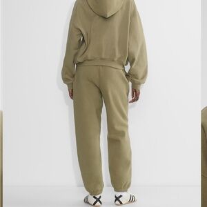 Aritzia Cozy Fleece  Sun-dried Olive Green Joggers
